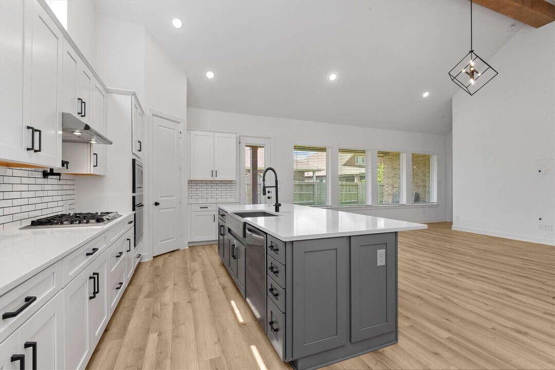 15240 Hemingway Heights Dr in Conroe, TX - Building Photo