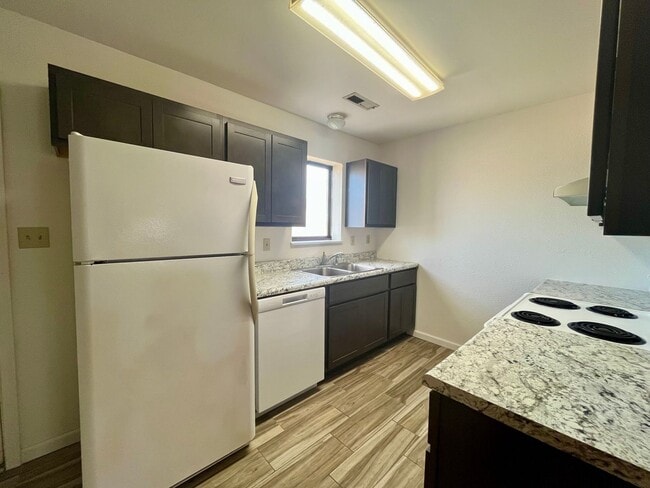 207 Eldon Ave in Cuba, MO - Building Photo - Building Photo
