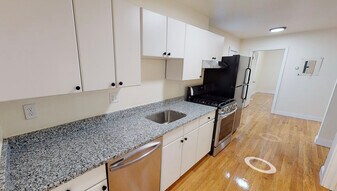 527 E 3rd St in Boston, MA - Building Photo