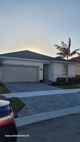 property at 6576 Cloverdale Ave