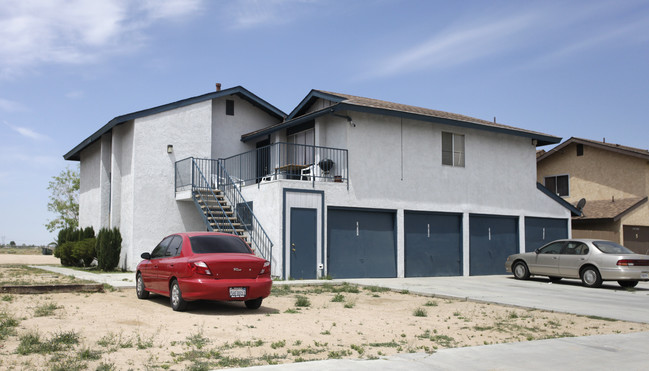 18133-18139 Poinciana Rd in Adelanto, CA - Building Photo - Building Photo