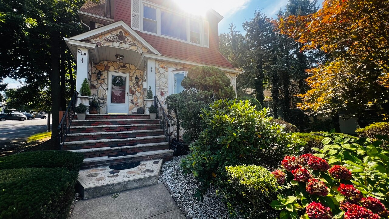216 Academy St, Unit 3 in South Orange, NJ - Foto de edificio