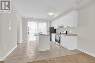 20 Lana Cir in Wasaga Beach, ON - Building Photo - Building Photo