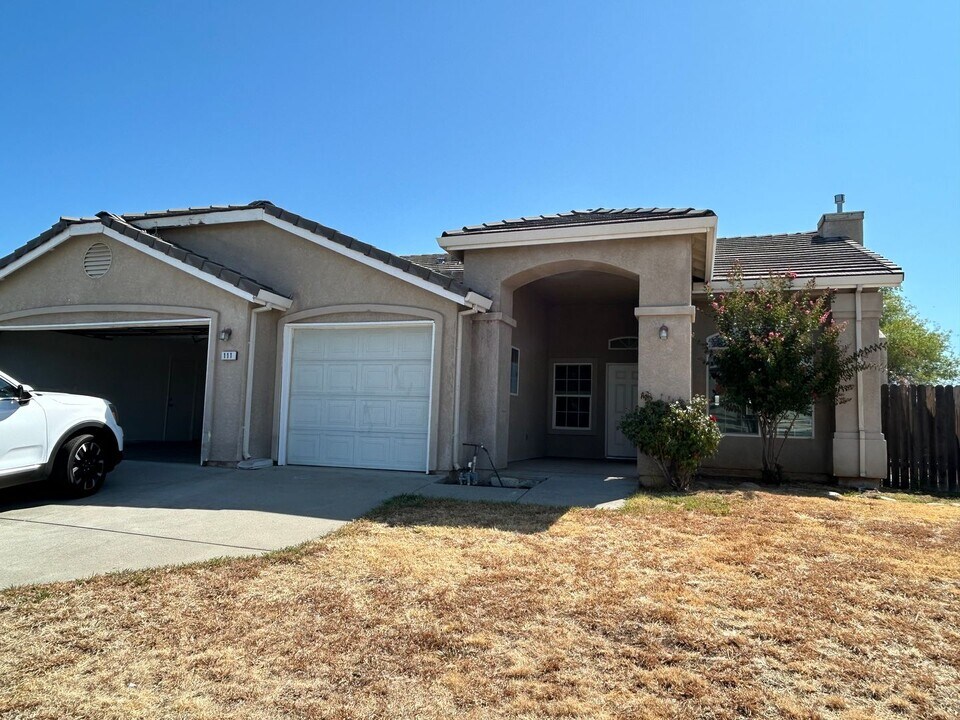 111 Buck Run Dr in Oroville, CA - Foto de edificio
