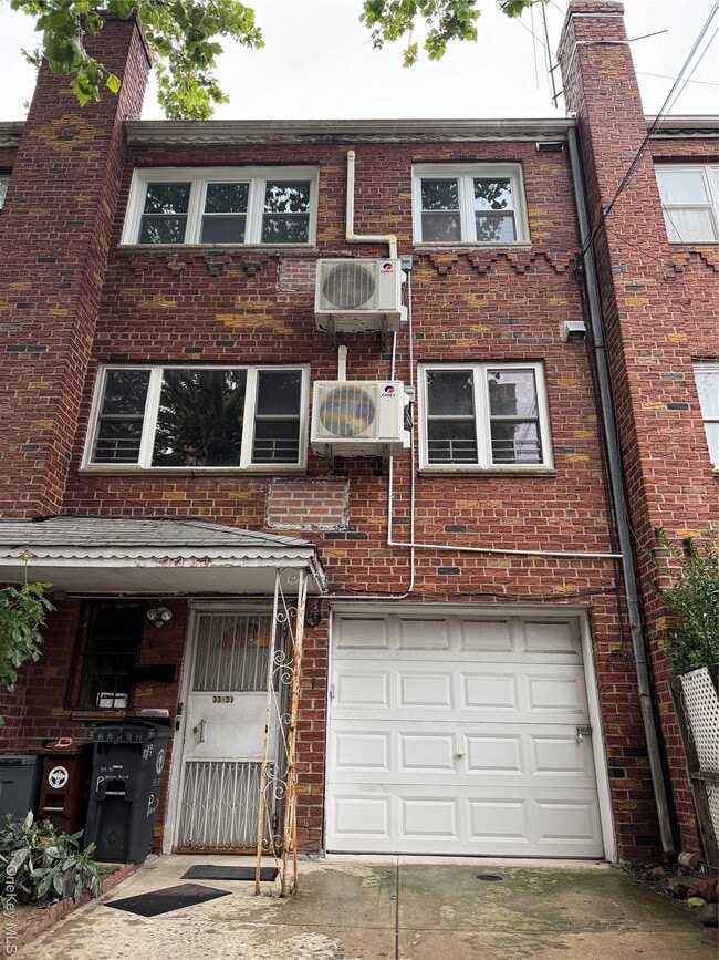 33-37-37 Parsons Blvd in Queens, NY - Building Photo - Building Photo