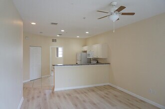 1931 Marsh Harbor Dr in Riviera Beach, FL - Foto de edificio - Building Photo