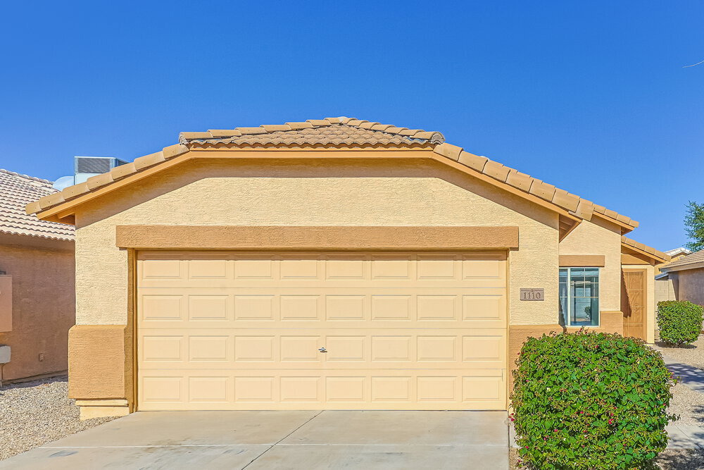 1110 E Vernoa St in San Tan Valley, AZ - Foto de edificio