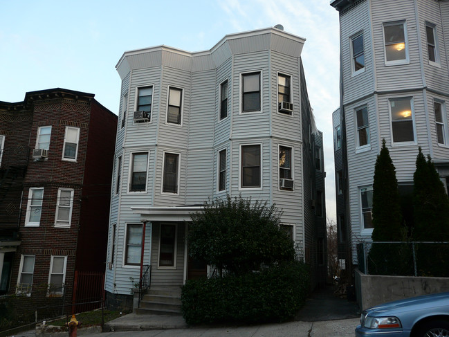 25 Garfield St in Yonkers, NY - Building Photo - Building Photo