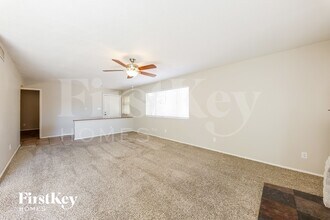 8647 E Fillmore St in Scottsdale, AZ - Foto de edificio - Building Photo