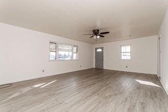 305 S 7th St in Herington, KS - Building Photo - Building Photo