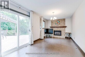 2149 Constance Dr in Oakville, ON - Building Photo - Building Photo