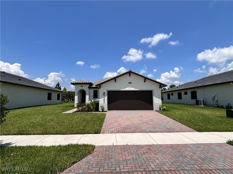 5277 Marano Dr in Ave Maria, FL - Foto de edificio