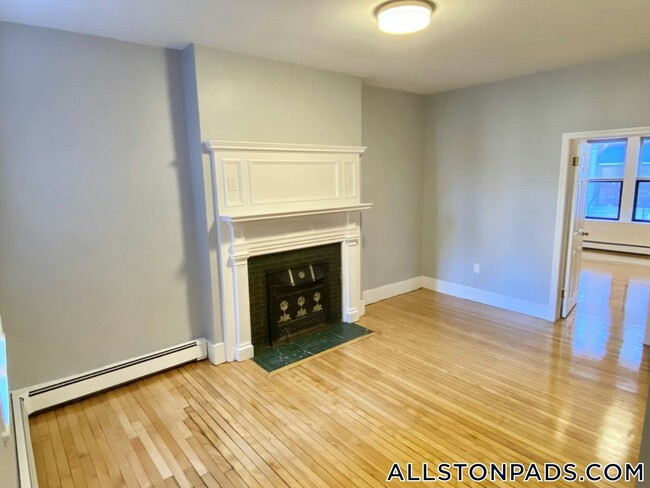 8 Royce Rd in Boston, MA - Building Photo - Building Photo