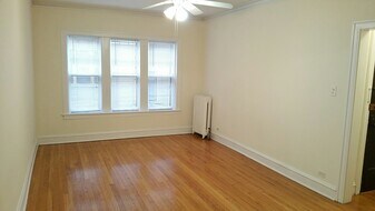 708 Seward St, Unit 2S in Evanston, IL - Building Photo