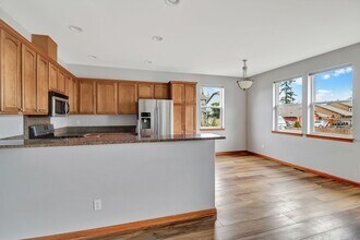 1610 SW Carnegie St in Oak Harbor, WA - Building Photo - Building Photo