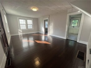 941 1st Ave in West Haven, CT - Building Photo - Building Photo