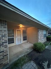 1302 Crescent St in Denton, TX - Building Photo - Building Photo