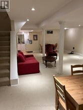 271 Rhodes Cir in Newmarket, ON - Building Photo - Building Photo