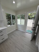 7635 1/2 Lexington Ave, Unit 1 bedroom off front house in West Hollywood, CA - Foto de edificio - Building Photo