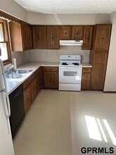 809 Matthies Dr in Papillion, NE - Building Photo - Building Photo