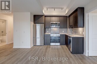 3270 Sheppard Ave E in Toronto, ON - Building Photo - Building Photo