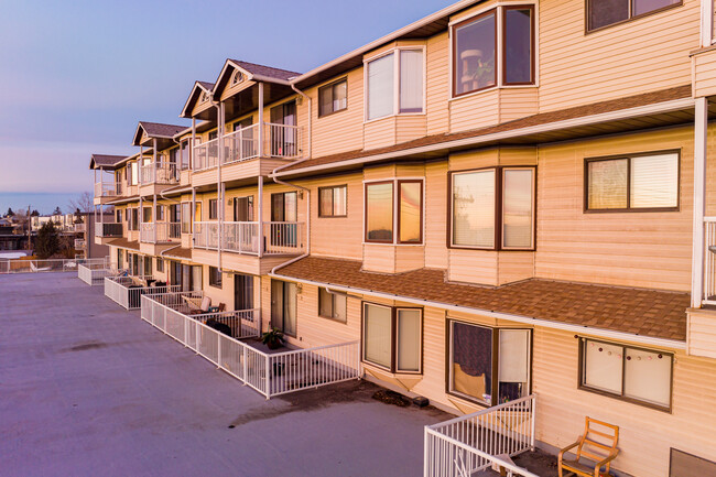 Erlton Terrace in Calgary, AB - Building Photo - Primary Photo