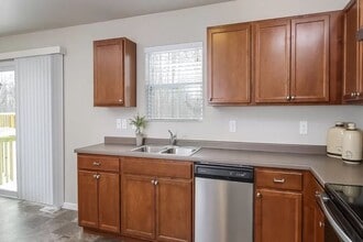 1048 Broken Ridge Dr in Lansing, MI - Building Photo - Building Photo