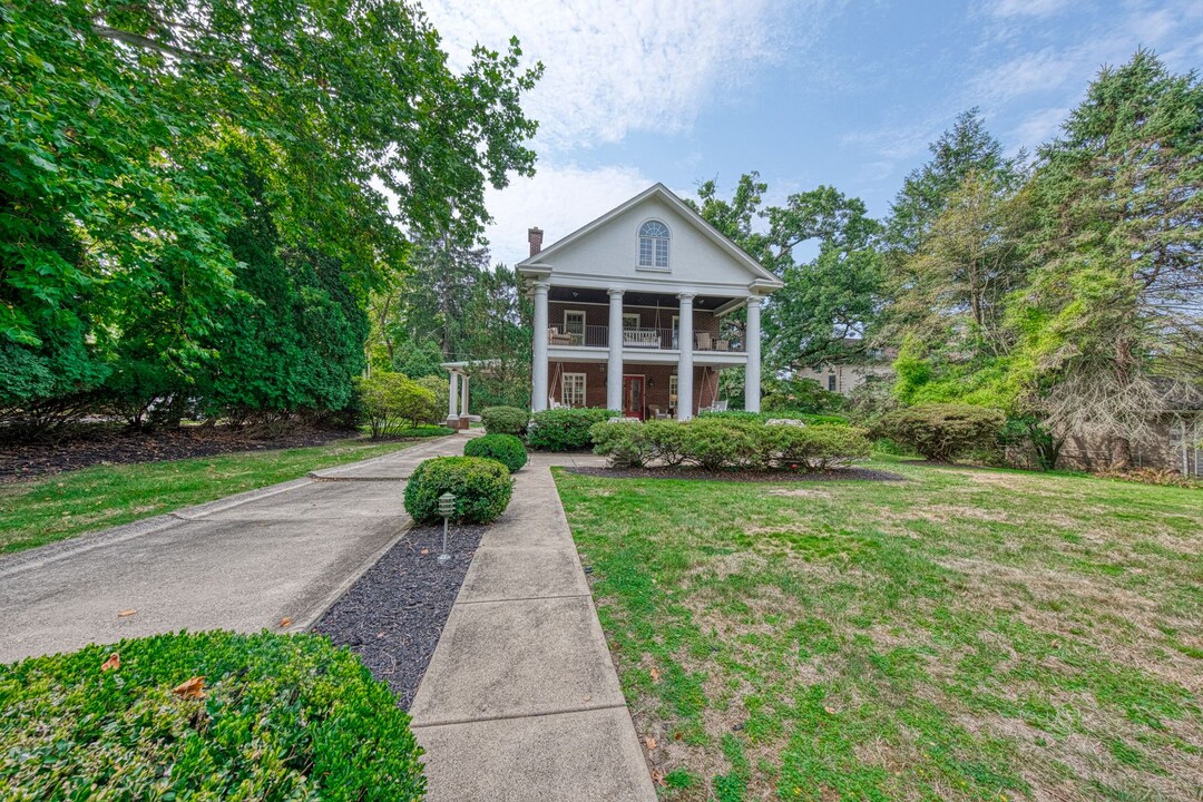 830 Washington Ave in Oakmont, PA - Building Photo
