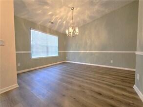 4060 Crescent Walk Ln NE in Suwanee, GA - Building Photo - Building Photo