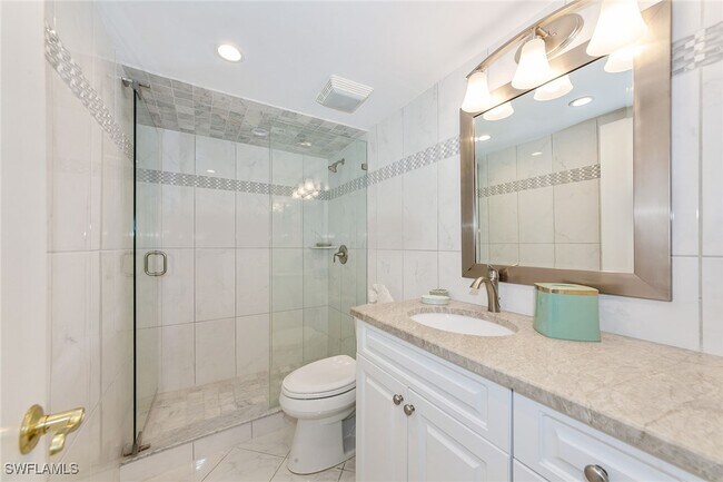 591 Seaview Ct in Marco Island, FL - Building Photo - Building Photo