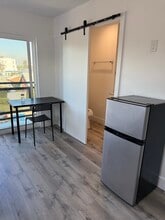 1110 E 40th Pl in Los Angeles, CA - Building Photo - Building Photo