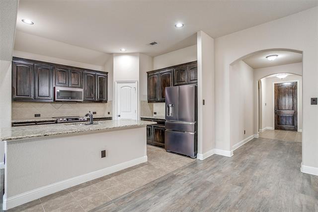 11905 Long Stone Dr in Burleson, TX - Building Photo