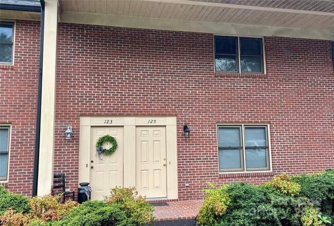 property at 125 Hillcrest Dr