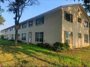 100 S Bowser Rd in Richardson, TX - Building Photo - Building Photo