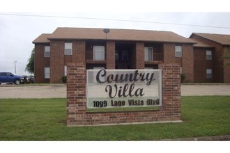 Country Villa Apartments in Eastland, TX - Building Photo - Building Photo