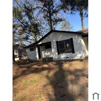 1558 Maria Dr in Jackson, MS - Building Photo