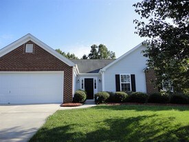 1005 Glen Hollow Dr in Indian Trail, NC - Building Photo