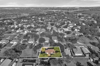 848 Pecan Ln in Cottonwood Shores, TX - Building Photo - Building Photo