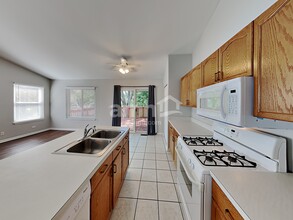 3131 Melbourne Ln in Lake In The Hills, IL - Building Photo - Building Photo