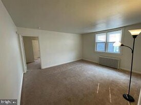 109 7th St in Bridgeport, PA - Building Photo