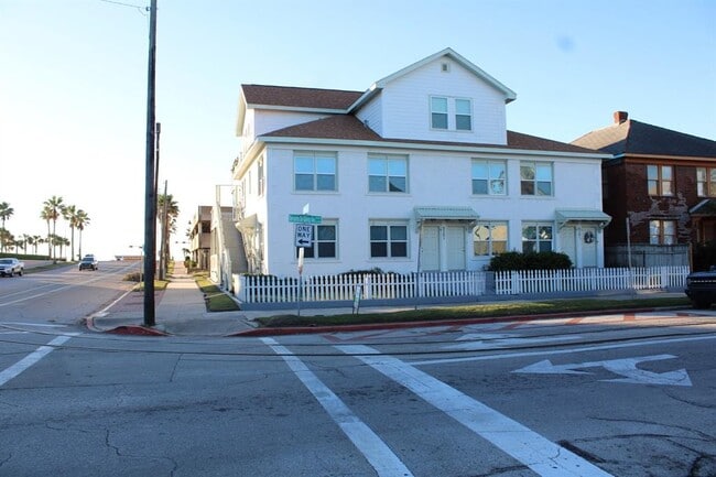 property at 2101 Bernardo De Galvez Ave
