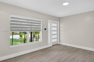 6090 SW 63rd Ave in South Miami, FL - Building Photo - Building Photo