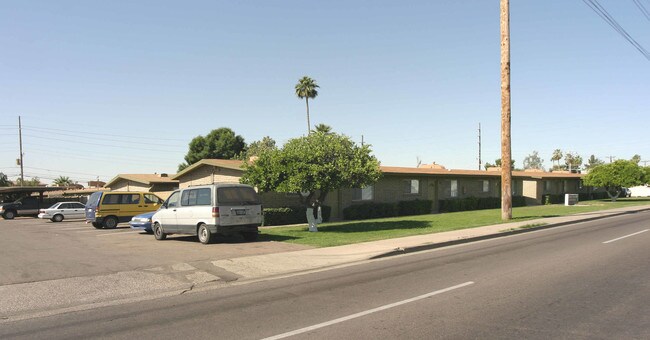 Bethany West Apartments in Phoenix, AZ - Building Photo - Building Photo