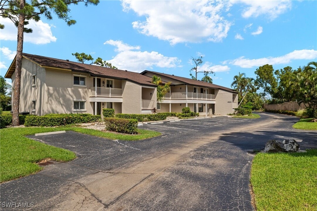 16590 Partridge Place Rd in Ft. Myers, FL - Building Photo