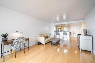 700 Grove St in Jersey City, NJ - Building Photo