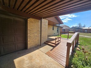 112 Thomas Blvd in Mcloud, OK - Building Photo - Building Photo