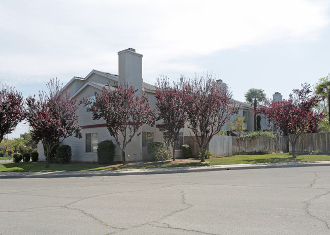 Plum Tree Apartments in Clovis, CA - Building Photo - Building Photo