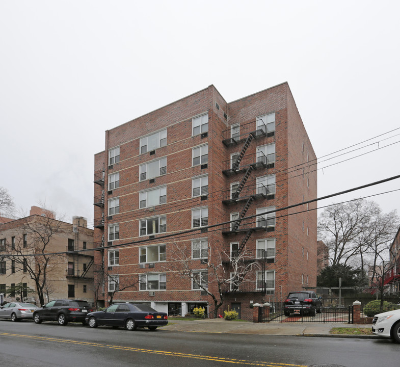 37-15 Parsons Blvd in Flushing, NY - Building Photo