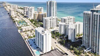 3000 S Ocean Dr in Hollywood, FL - Building Photo