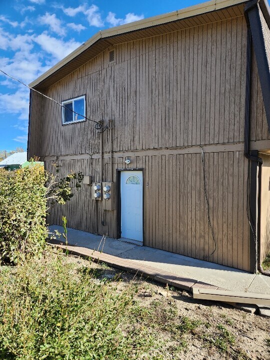 301 3rd St W in Roundup, MT - Building Photo